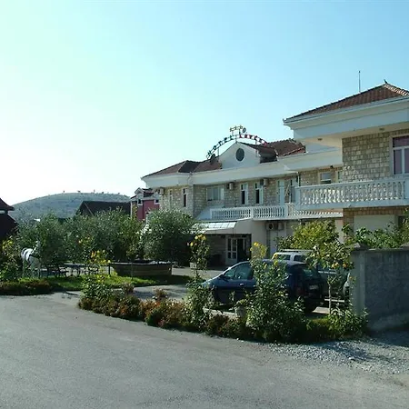 Lovcen 3* 波德戈里察